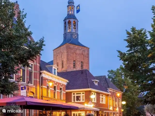 De markt in Groenlo met diverse restaurants